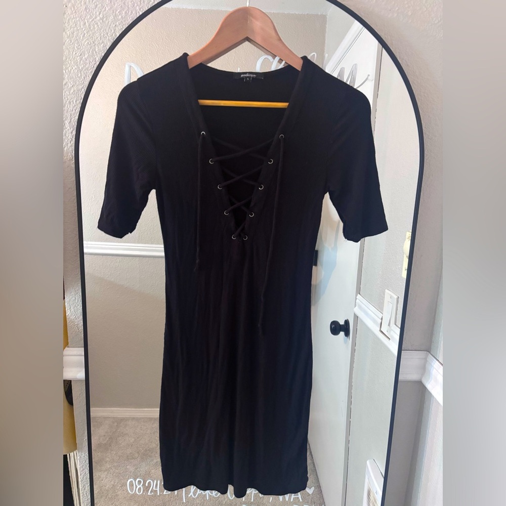 Lace-up short sleeve dress